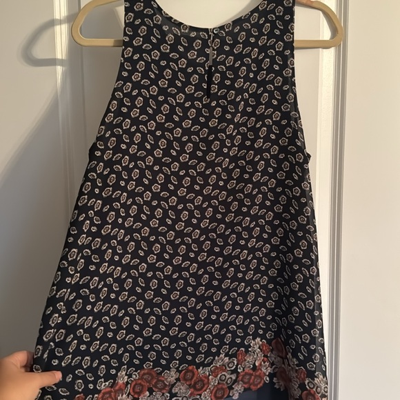 4/20$ Floral printed symmetric hanky blouse double lined not see thru size L - Picture 3 of 4